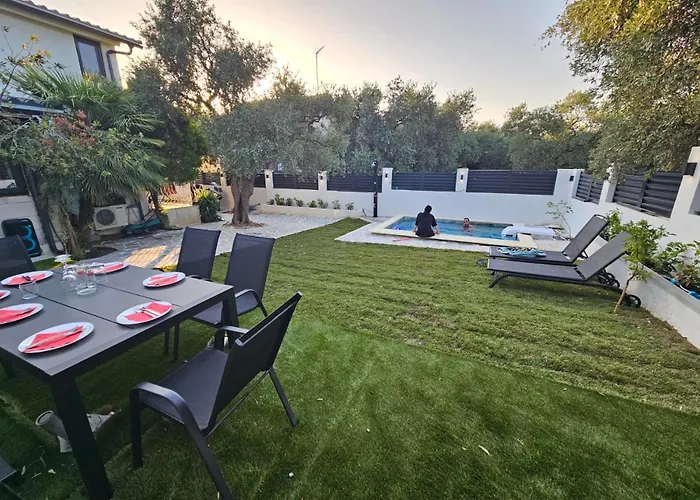 Kristalia * Szkála Szotírosz